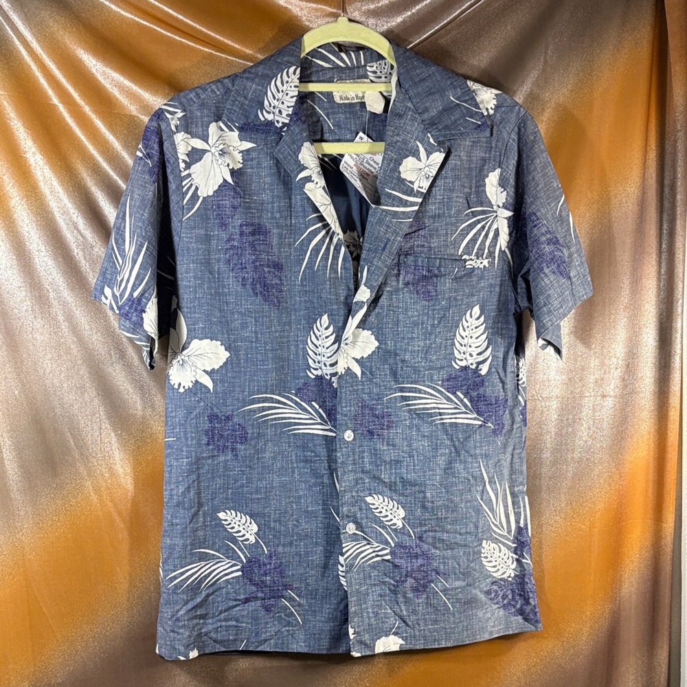 Vintage Made in‎ Hawaii Men's Blue Floral Short Sleeve Shirt size S. Box S